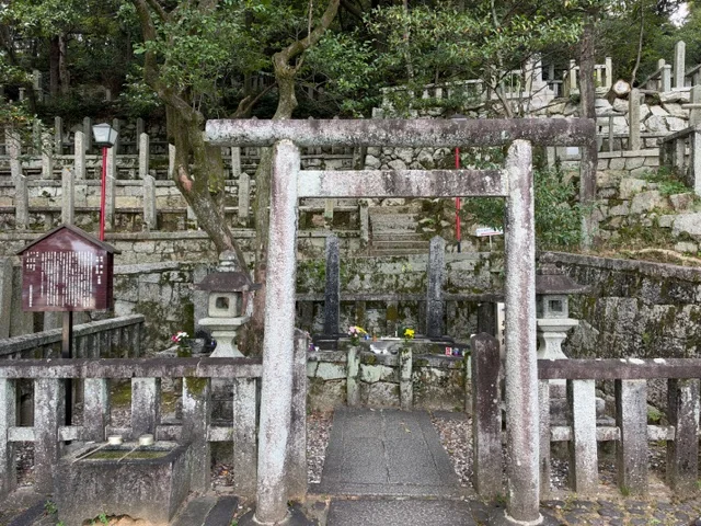 京都霊山護国神社の坂本龍馬・中岡慎太郎の墓